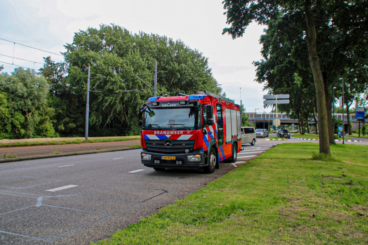 Vreemd gezicht: Achtergelaten brandweerwagen op de weg